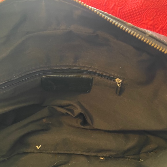 Peeling pleather purse - Picture 15 of 16